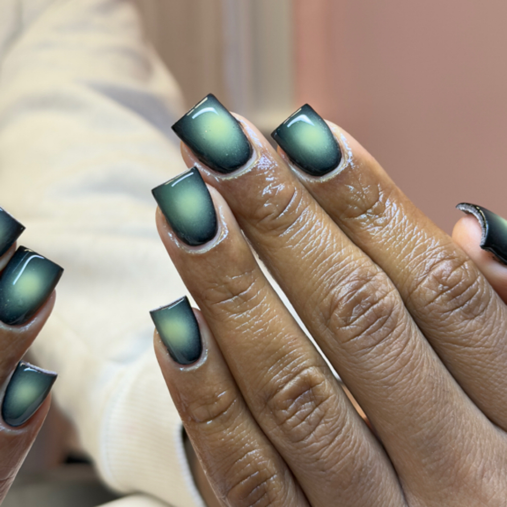 SHORT-COLOR ACRYLIC at Fabulux Nails And Beauty Lounge in North Plainfield, NJ