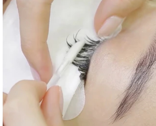 Lash Removal