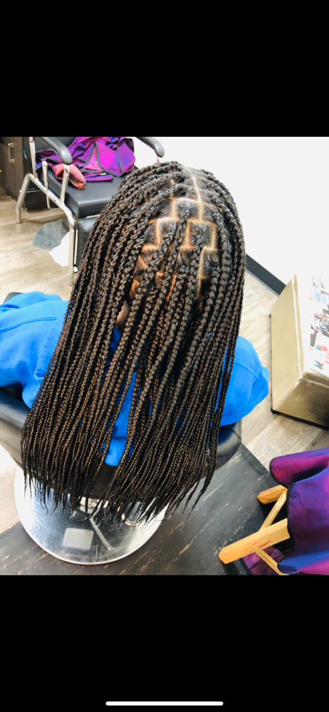 Knottless Box Braids (MEDIUM at ChariseRenee’J Hands of A Goddess in Kettering, MD