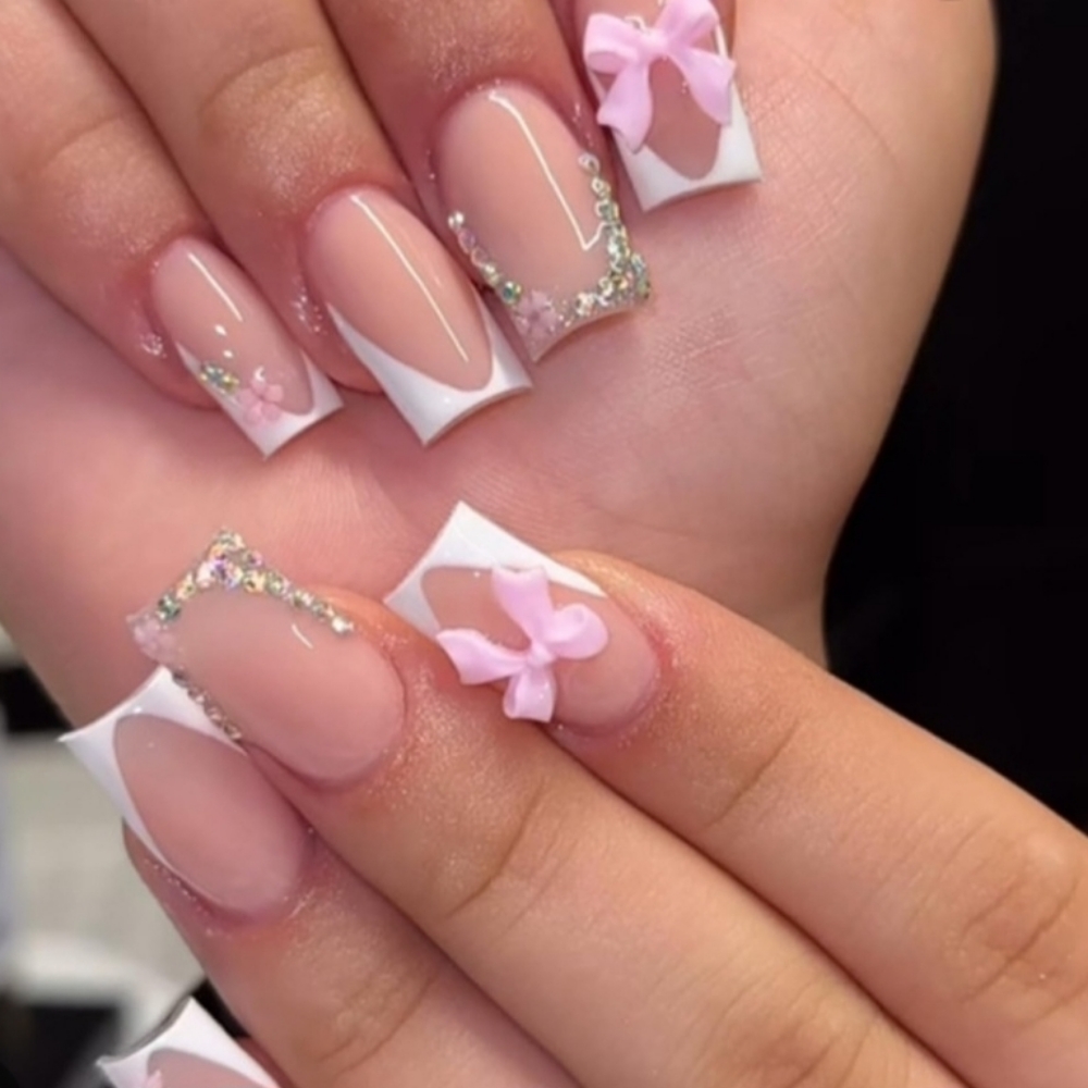 Cristales  & Dijes 3D at The Topcoat Nails_Studio in Miami, FL