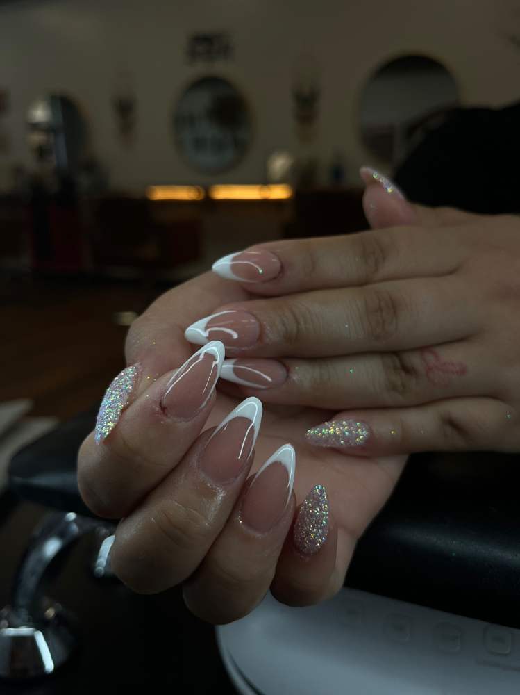 Full set (Medium) at The Hair BnB in Ottawa, IL