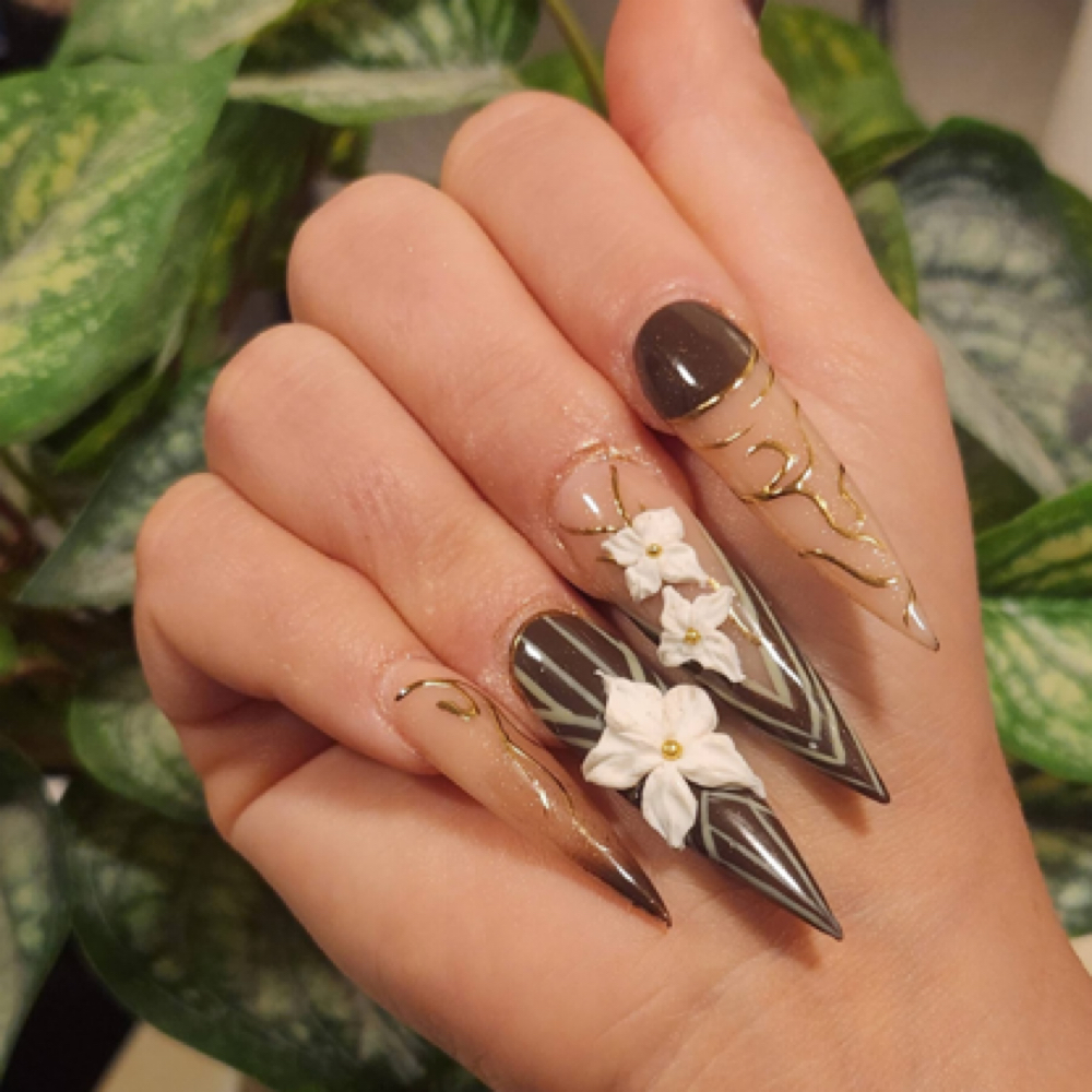 Acrylic Fullset- Detailed Art at RayzNailz in Berea, OH