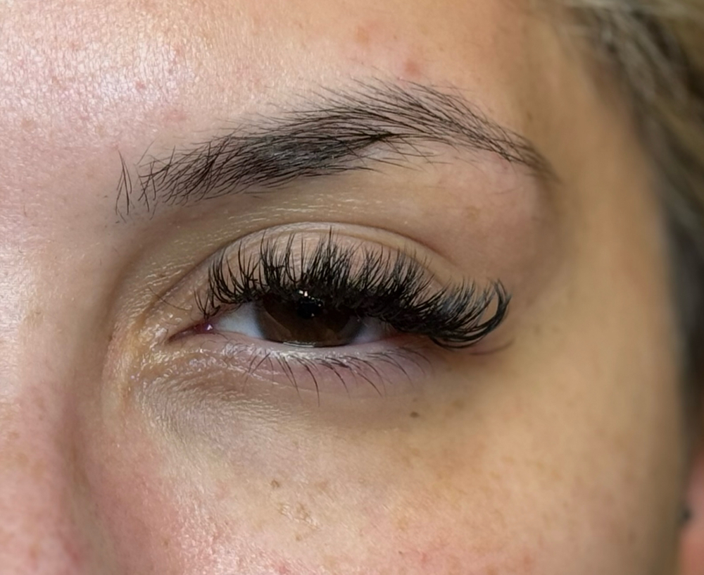 Cluster Lash Set at Graceful Glow Aesthetics in paducah, KY