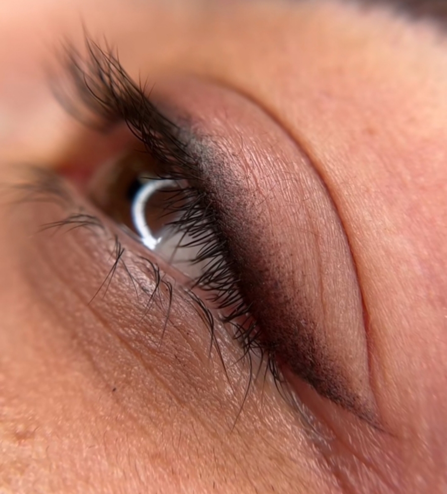 Eyeliner Color Correction