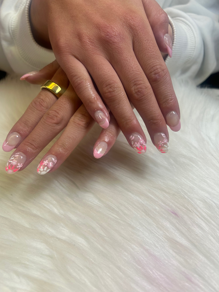 Non Detailed Designs at PrettyP Nailz in Sandusky, OH