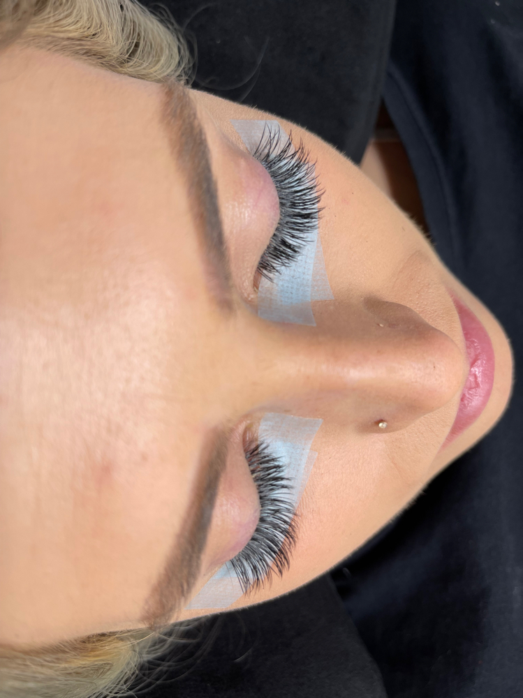 Full Classic Set at Lashes by Lonna in Springfield, MO