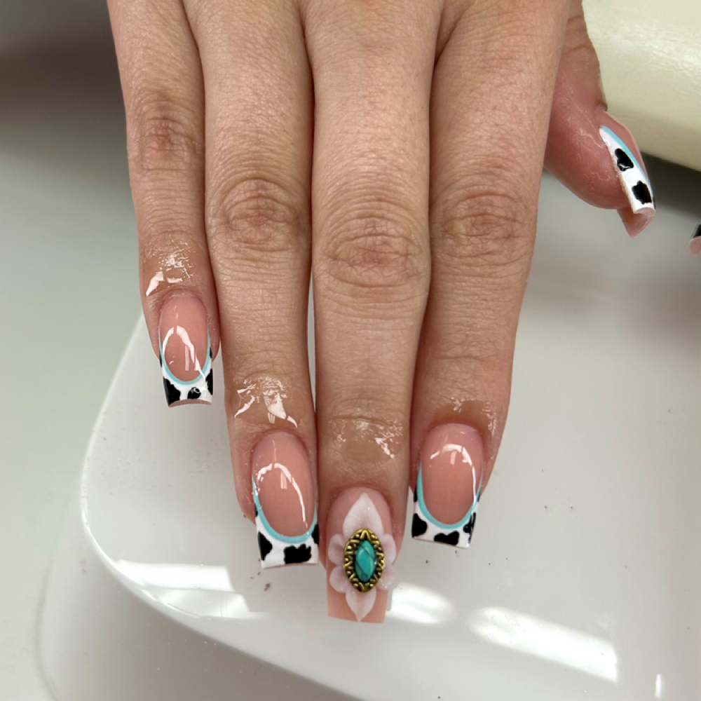 Amanda’s Spring Inspo Sets at The Glam Pad in San Antonio, TX