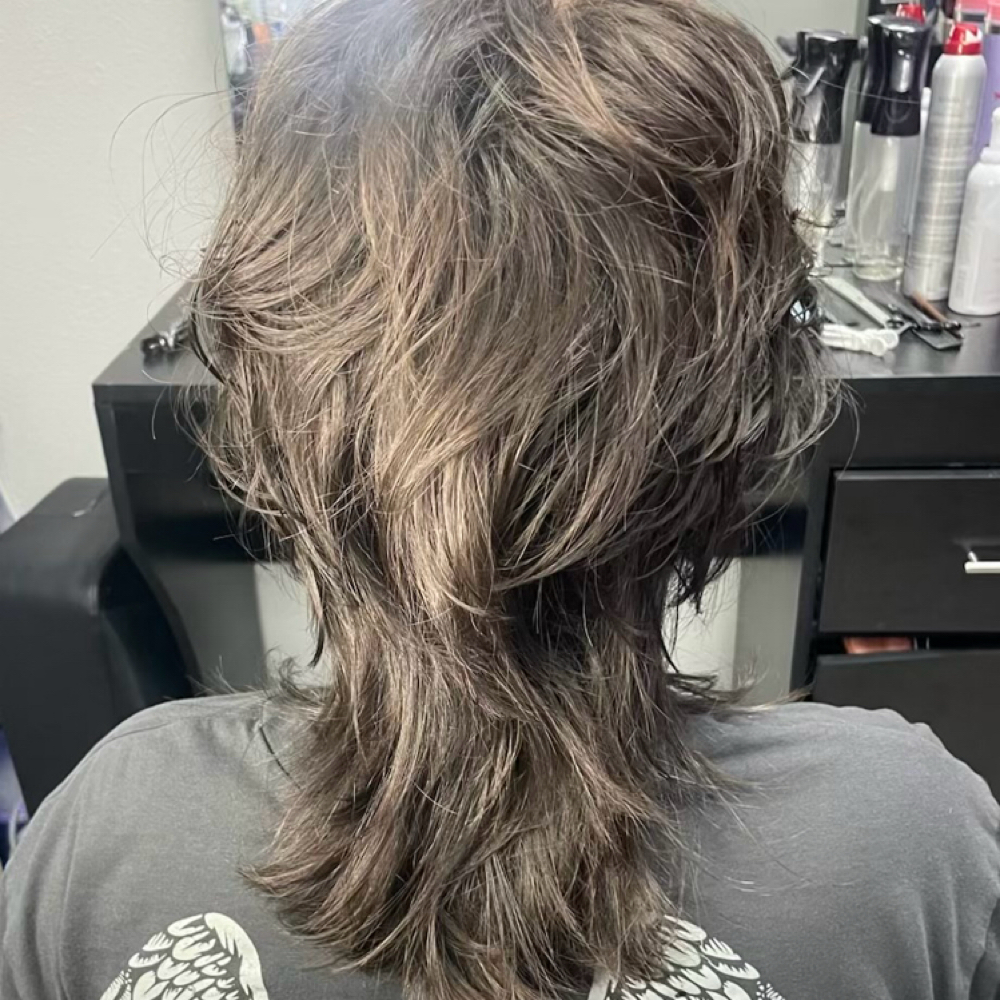 Medium Cut W Amanda at Looks That Kill Salon in Houston, TX