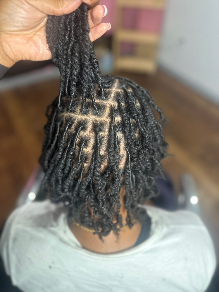 Twist (loose hair) / Plaits at BeautyQueen in Houston, TX