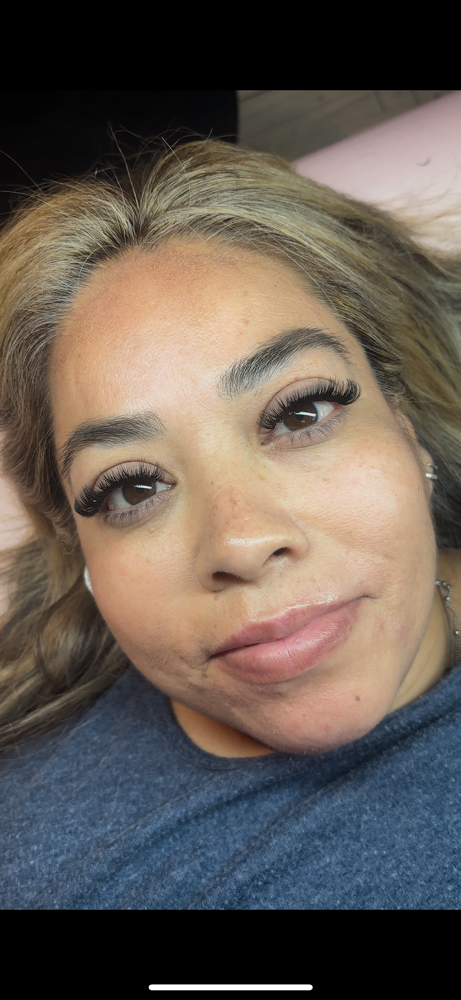 Volume Lash Set Initial