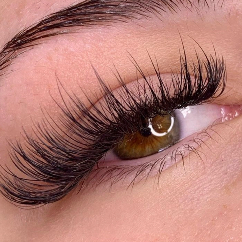 FULL SET Hybrid Lash Extensions