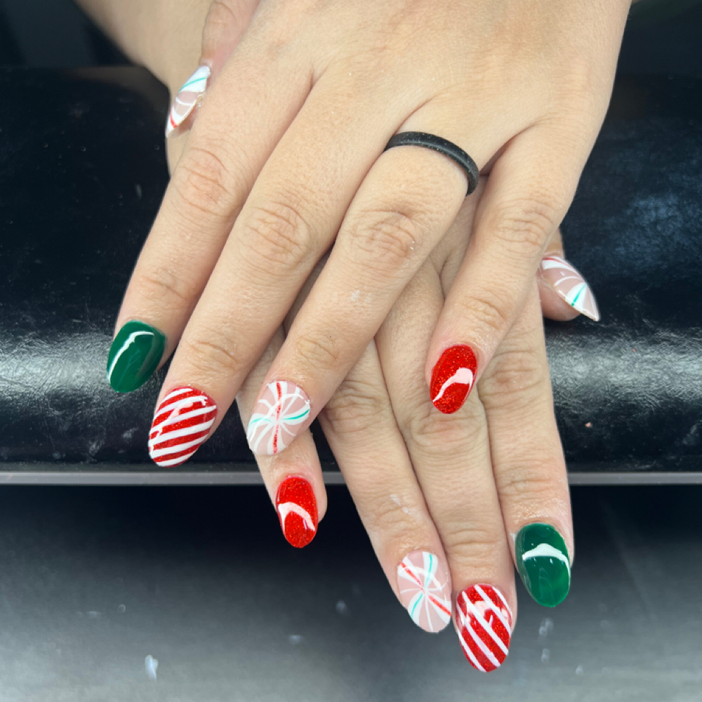 Gel Mani & Minimal Design (READ) at Brooklynn Garrison in My Orab, OH