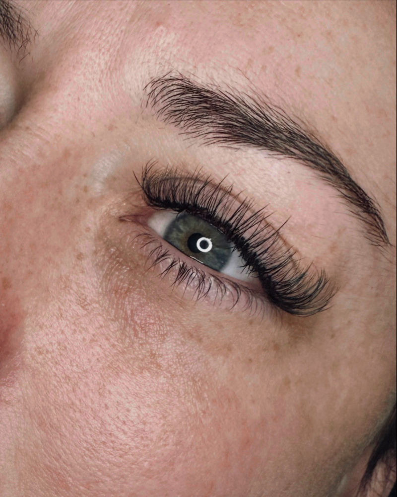 Hybrid Full Set Lash Extensions