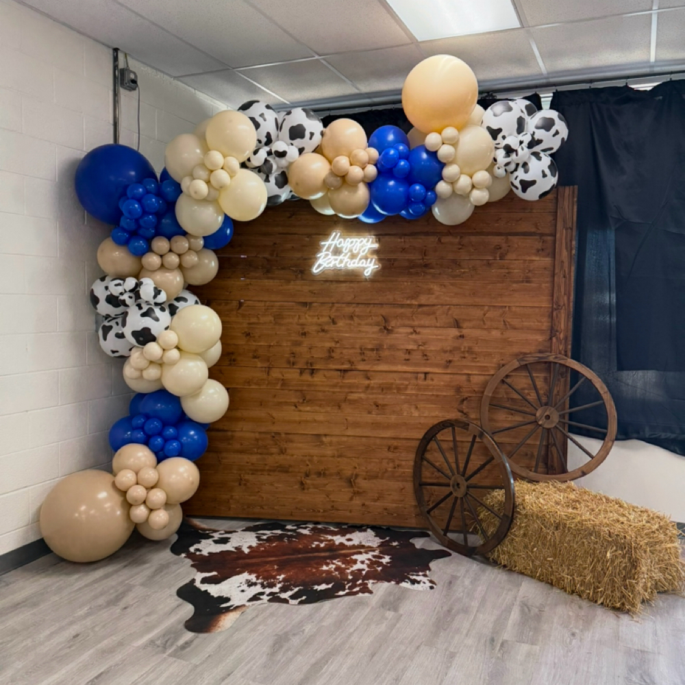 Wood Backdrop at Tres Belleza Events in Oklahoma City, OK
