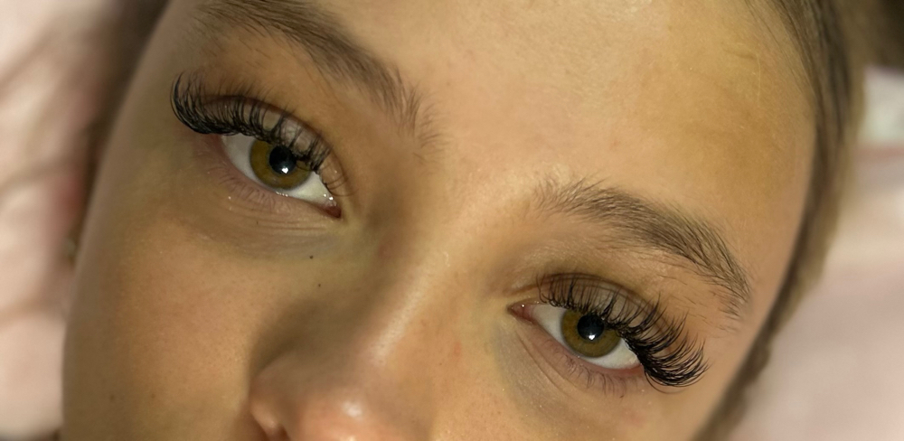 Classic Set at The Dream Beauty Bar in Madison Heights, MI