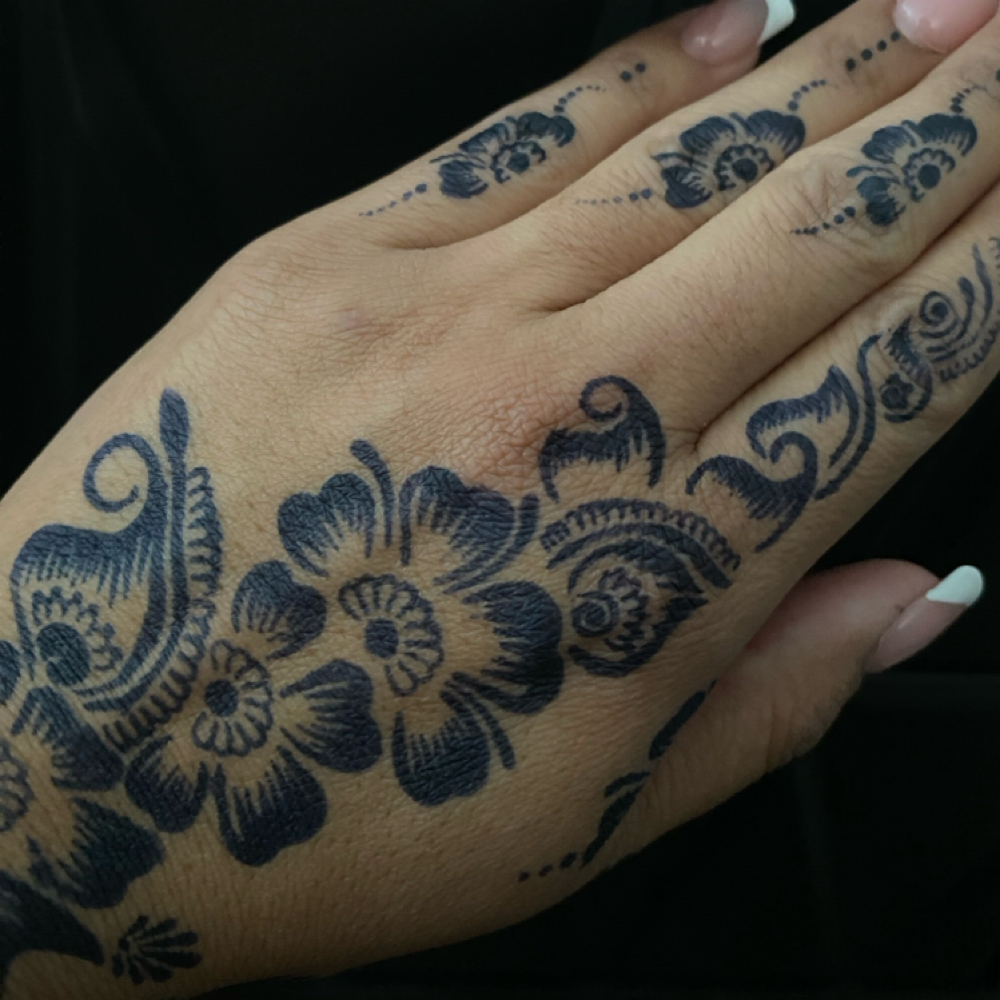 Jagua Henna at D’vine Beauty Vault in Oak Lawn, IL