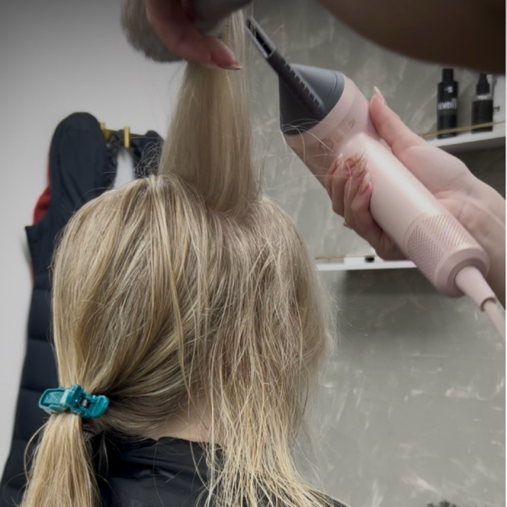 Blowout at hairbyrileyyrenee in Essexville, MI