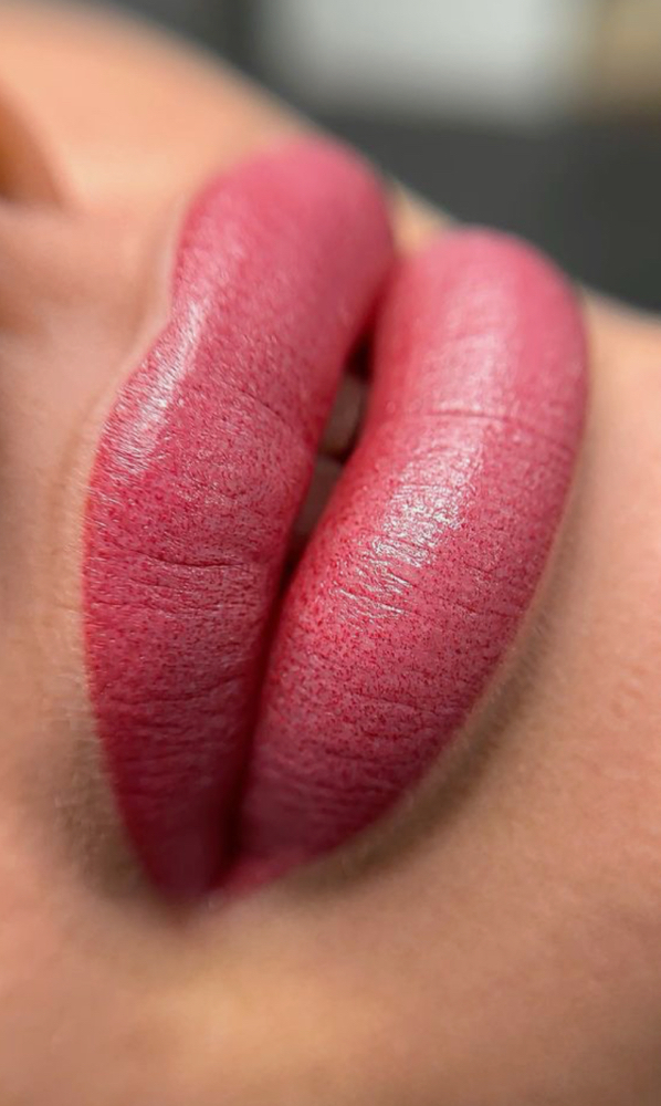 Lip blushing