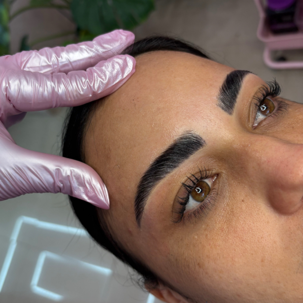 Cejas Lindas Todo El Año 💖 at The beauty society by Lola Merheb in Carolina, PR