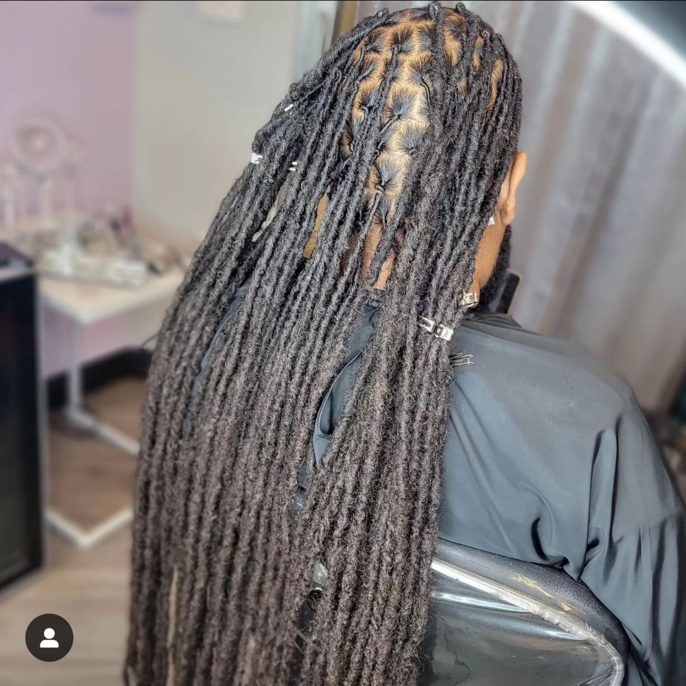 Locs Retwist(Med To Large)