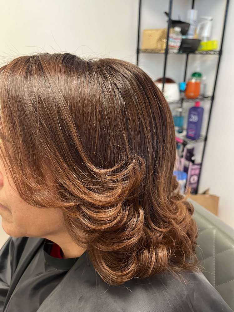 Women's Haircut (Blow dry $40+)