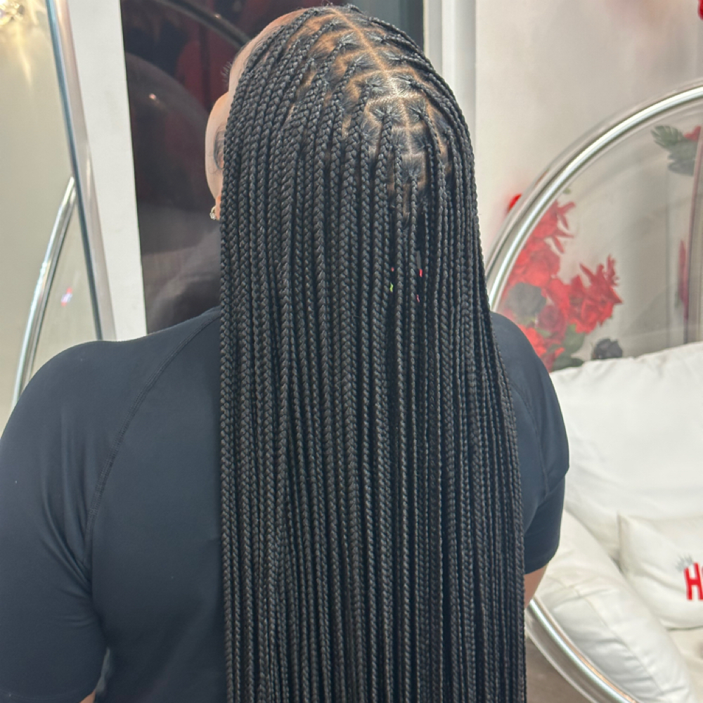 Smedium knotless at TheBraidSpot in Houston, TX