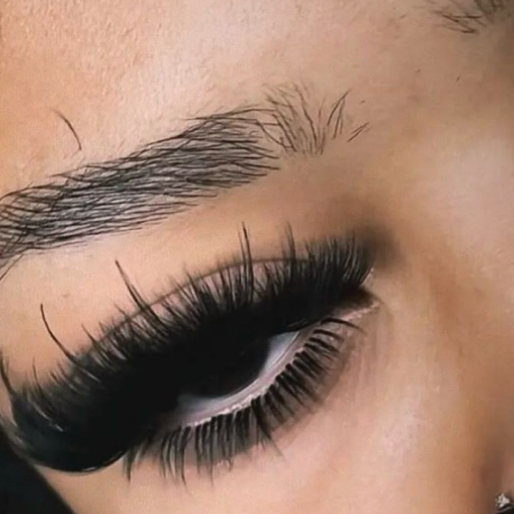dramatic lashes at Lashedbybrielle