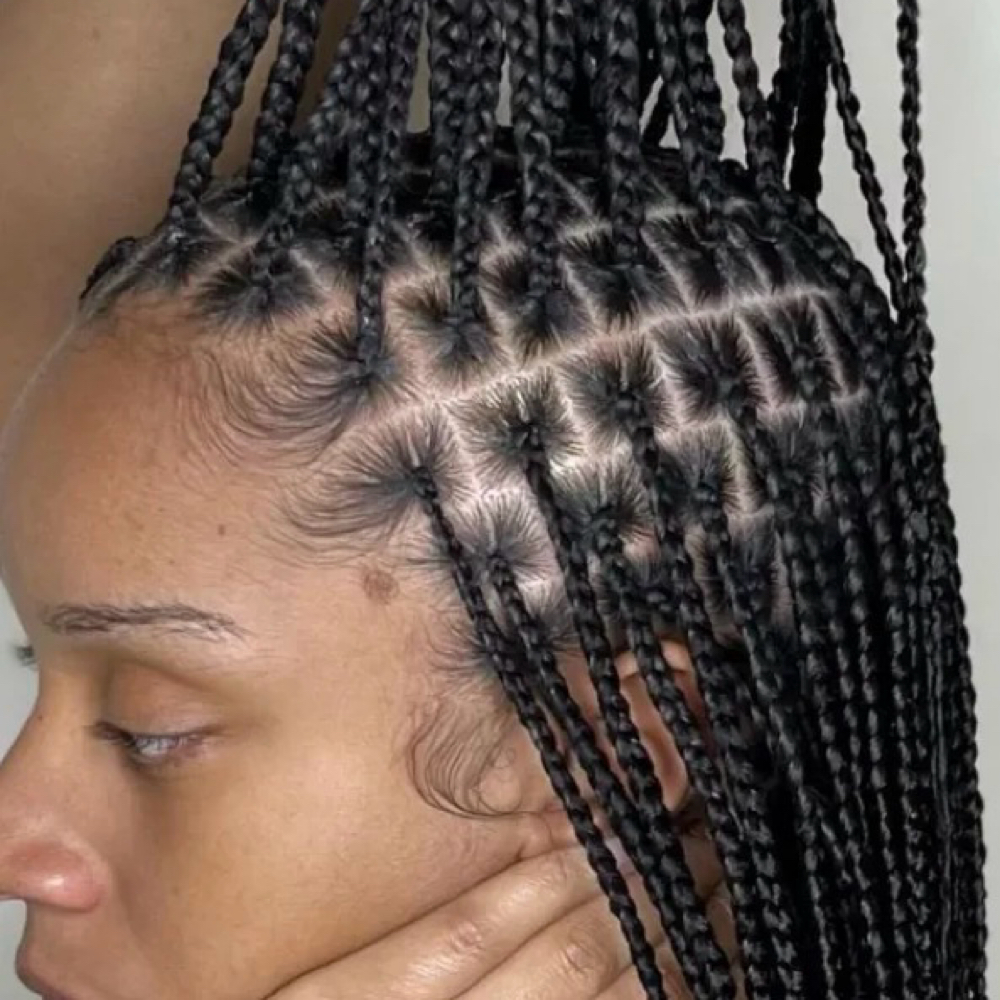 small knotless at Rooted crowns beauty lounge in Tampa, FL