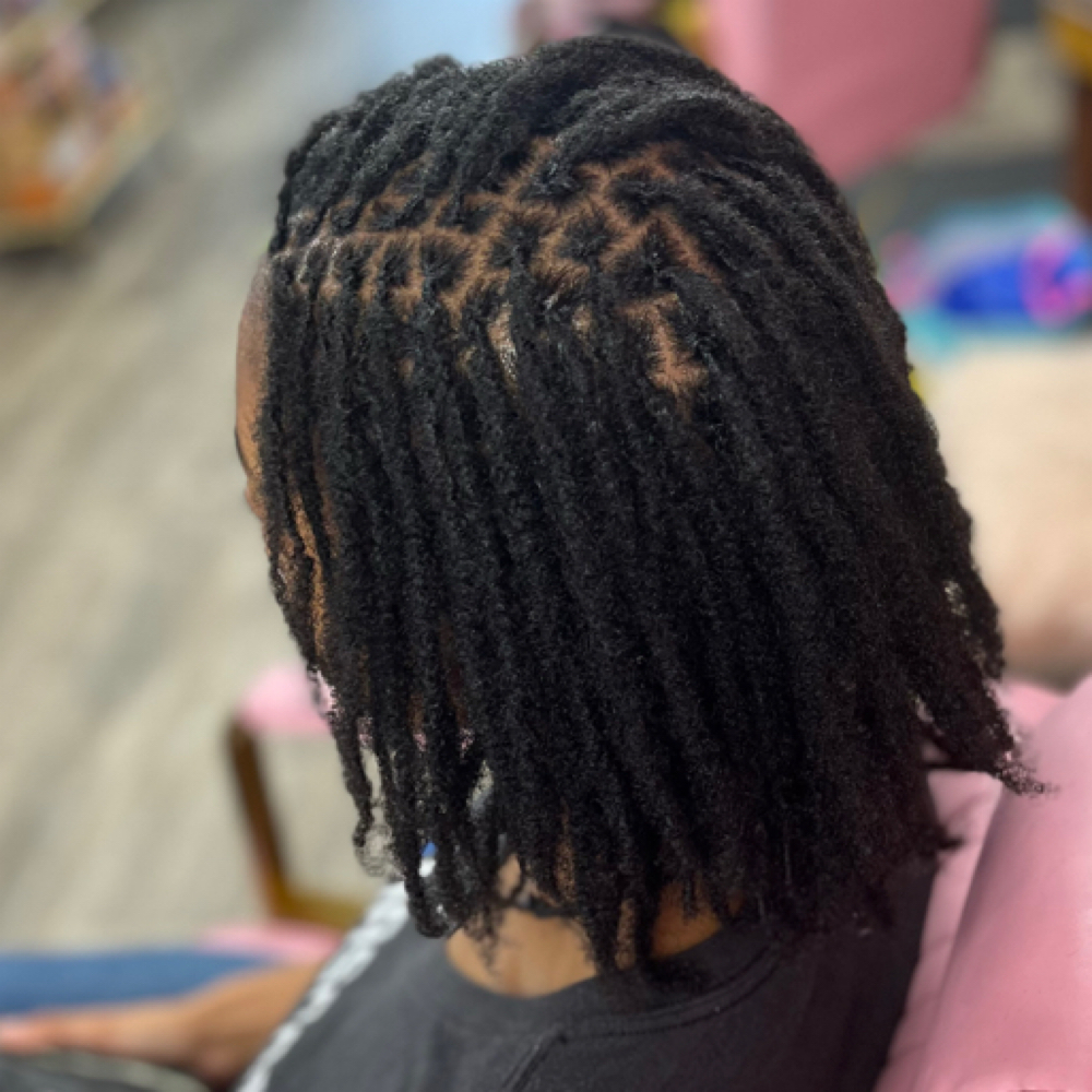 Small Loc Retie at Dee Did’em in Kinston, NC