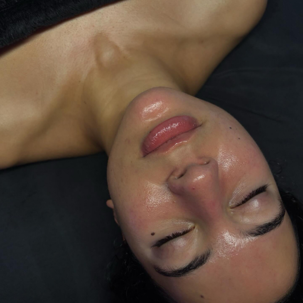 Dermaplaning Facial at skinbyanelisa in Tampa, FL