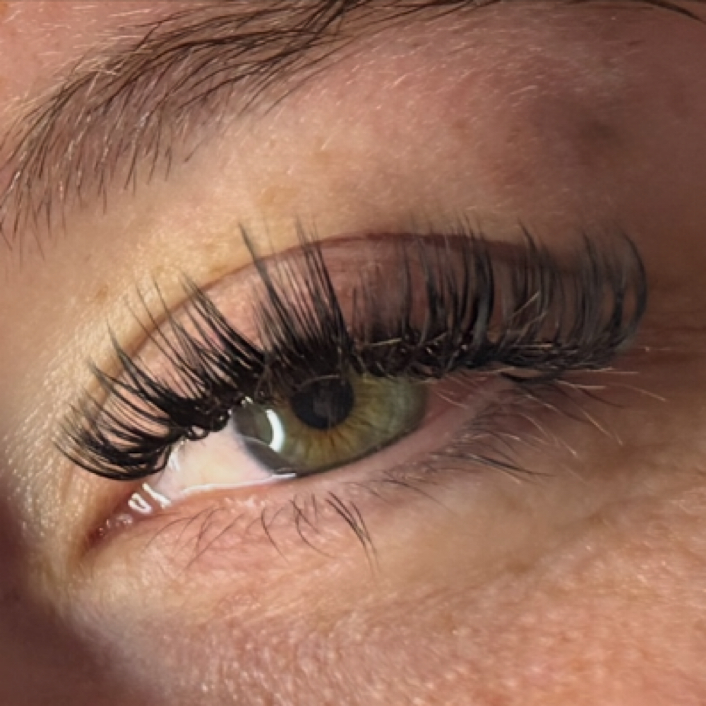 Wet Lash Set at Lash Vixin in Katy, TX