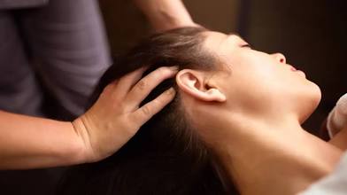 Ayurvedic Scalp & Decollete Therapy