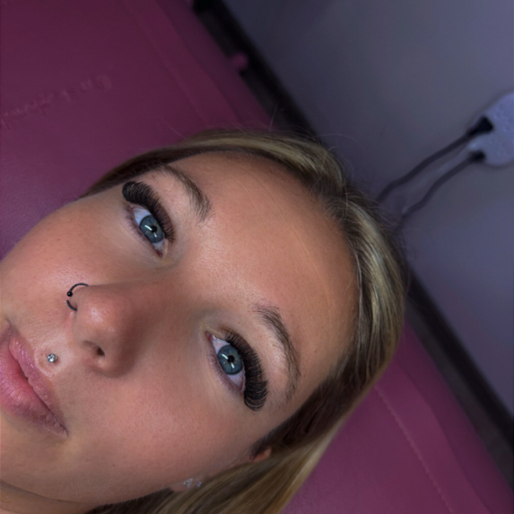 Volume Full Set at Lash & Glow by Ken LLC in Maysville, KY