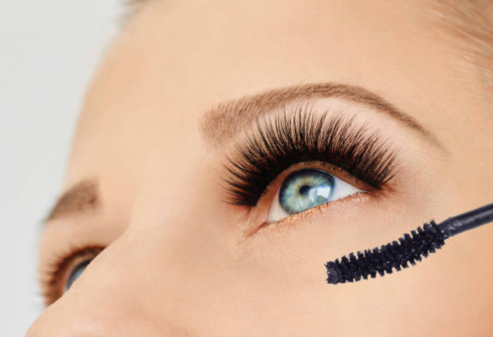 Strip Lash Application