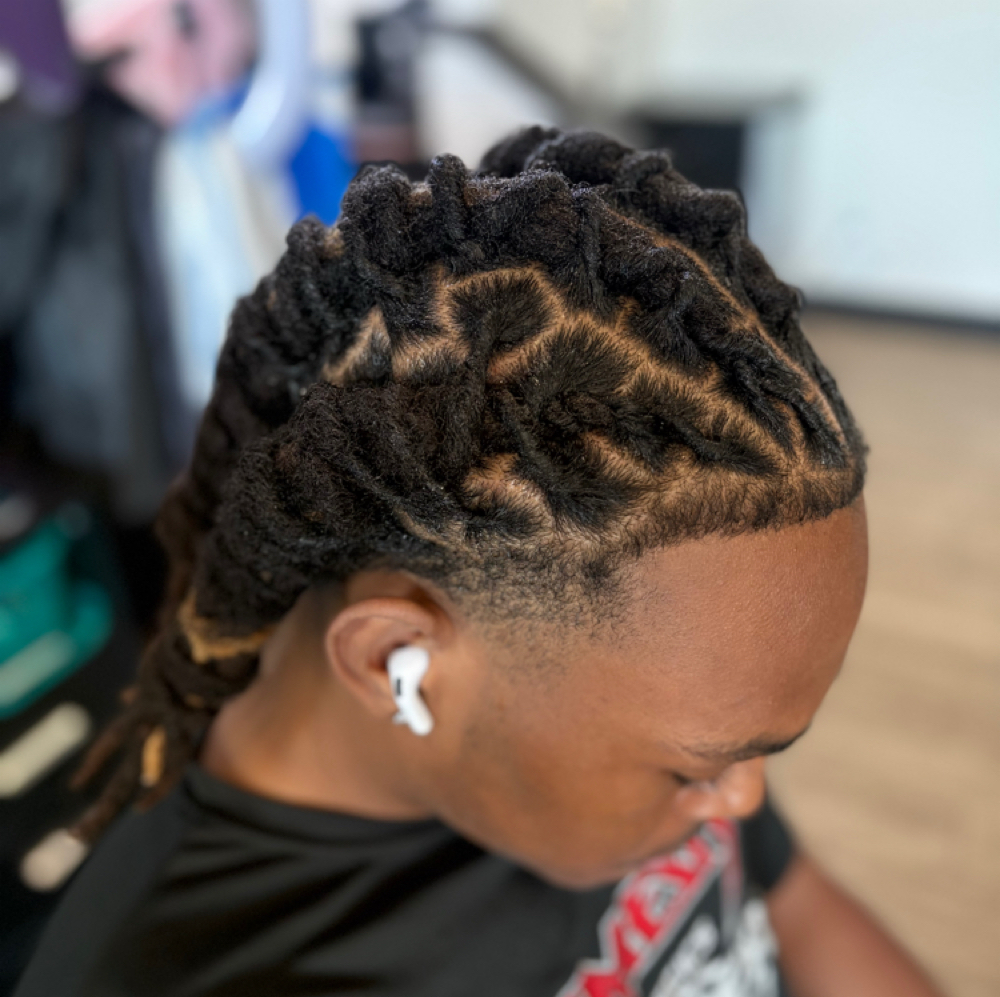 Retwist at RYL Styles in San Marcos Tx, TX