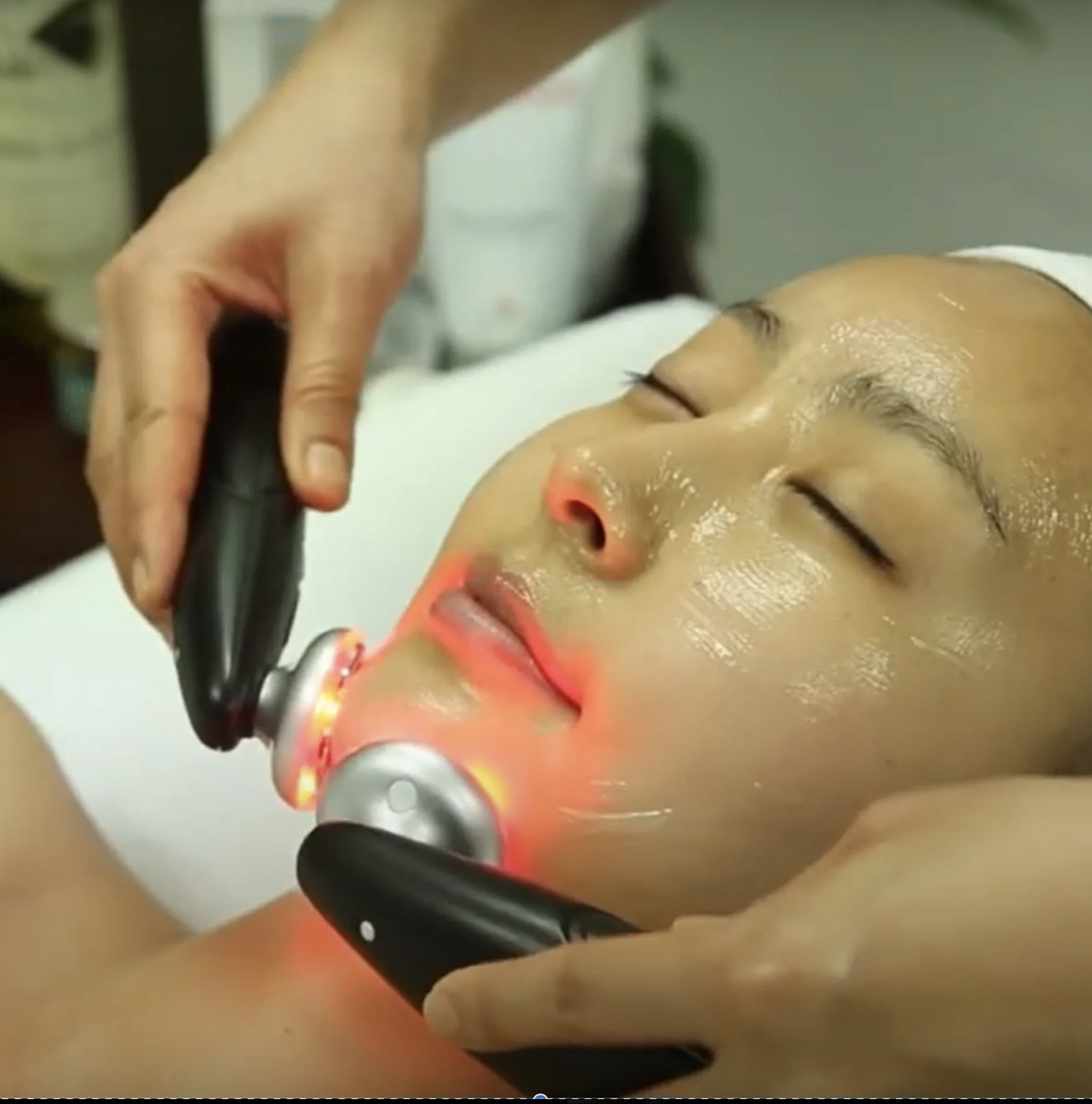Luminous Lift Facial
