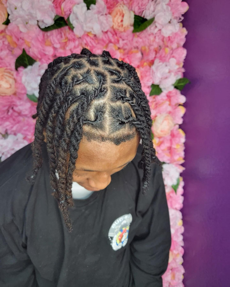 Locs Retwist at Jartu's Braids beauty bar 🇱🇷 in Monroe, LA