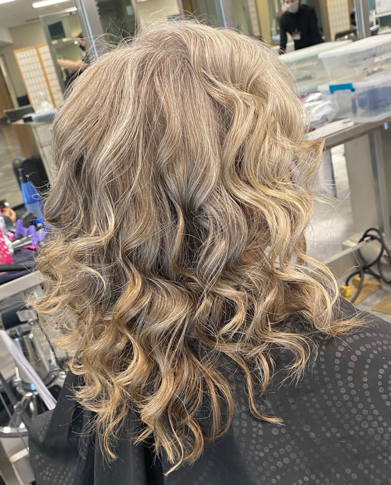 Shampoo & Blowout Style