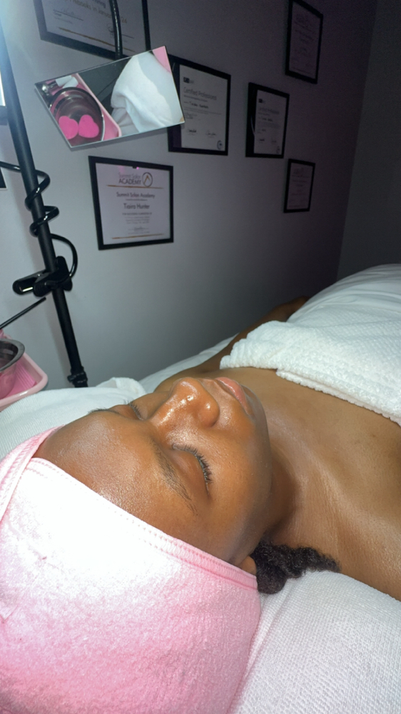Deluxe  Facial