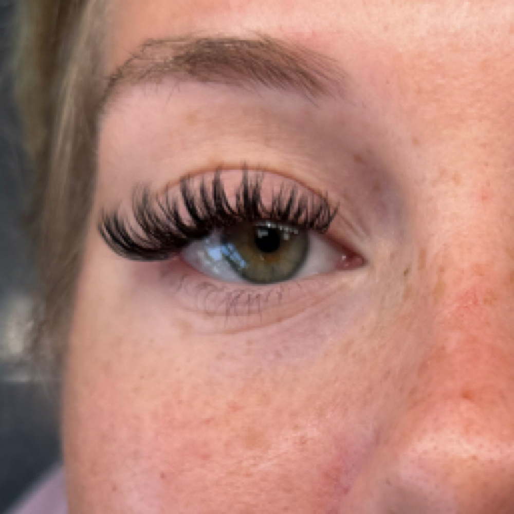 Wet Lash Set Fill at Aura House Co in Joliet, IL