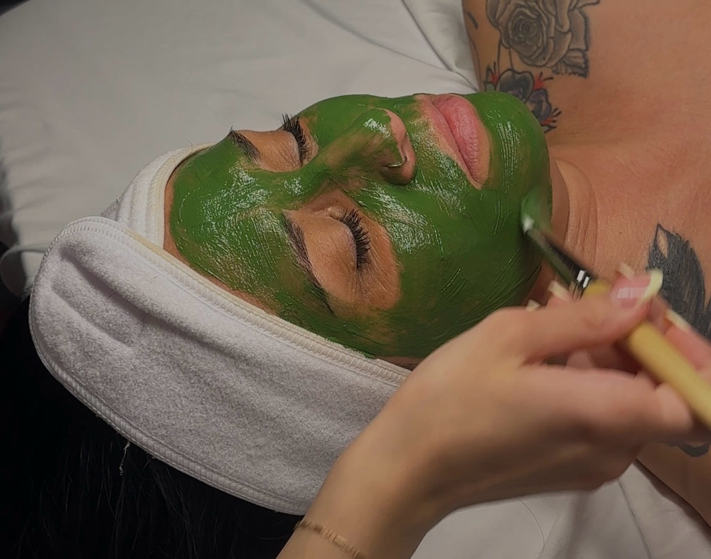The Elegant Glo & Go Facial