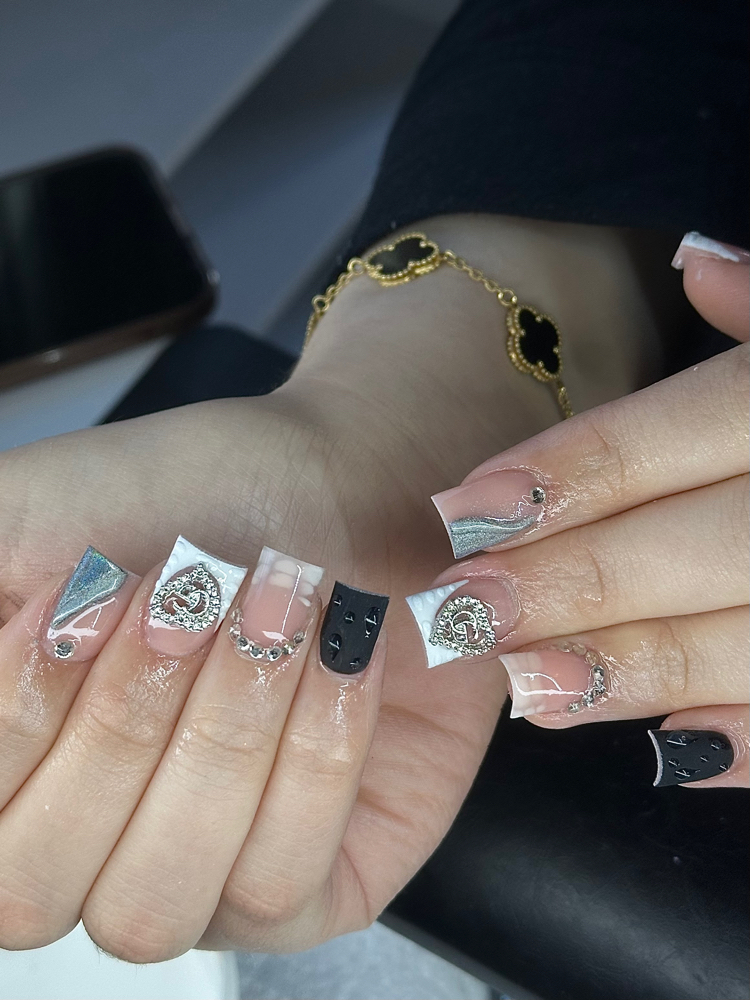 Add on (nail fix,soak offs etc)!