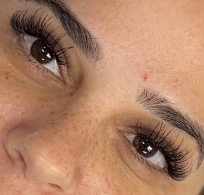 Hybrid Wispy Full Set