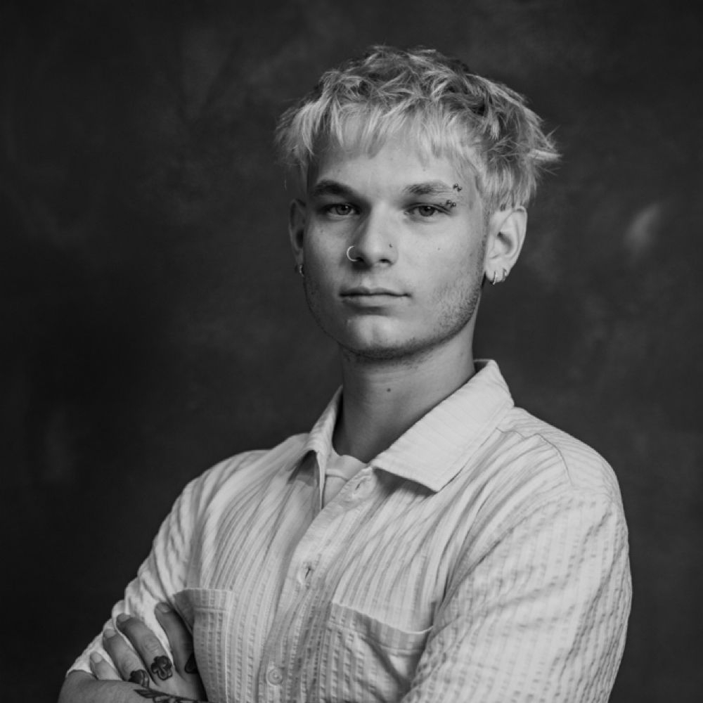 Full Blonde at De La Rosa Men’s Hair Studio in Leawood, KS