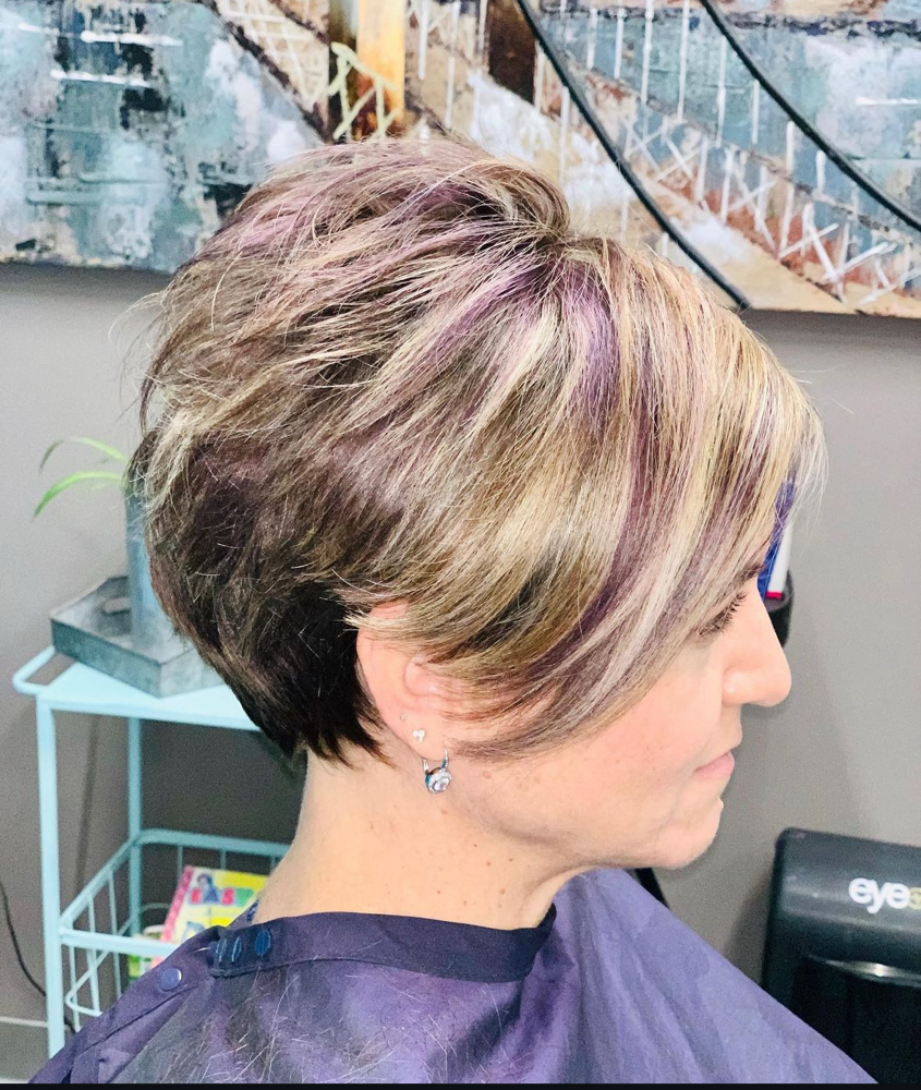 Roots And Higlights Short Hair