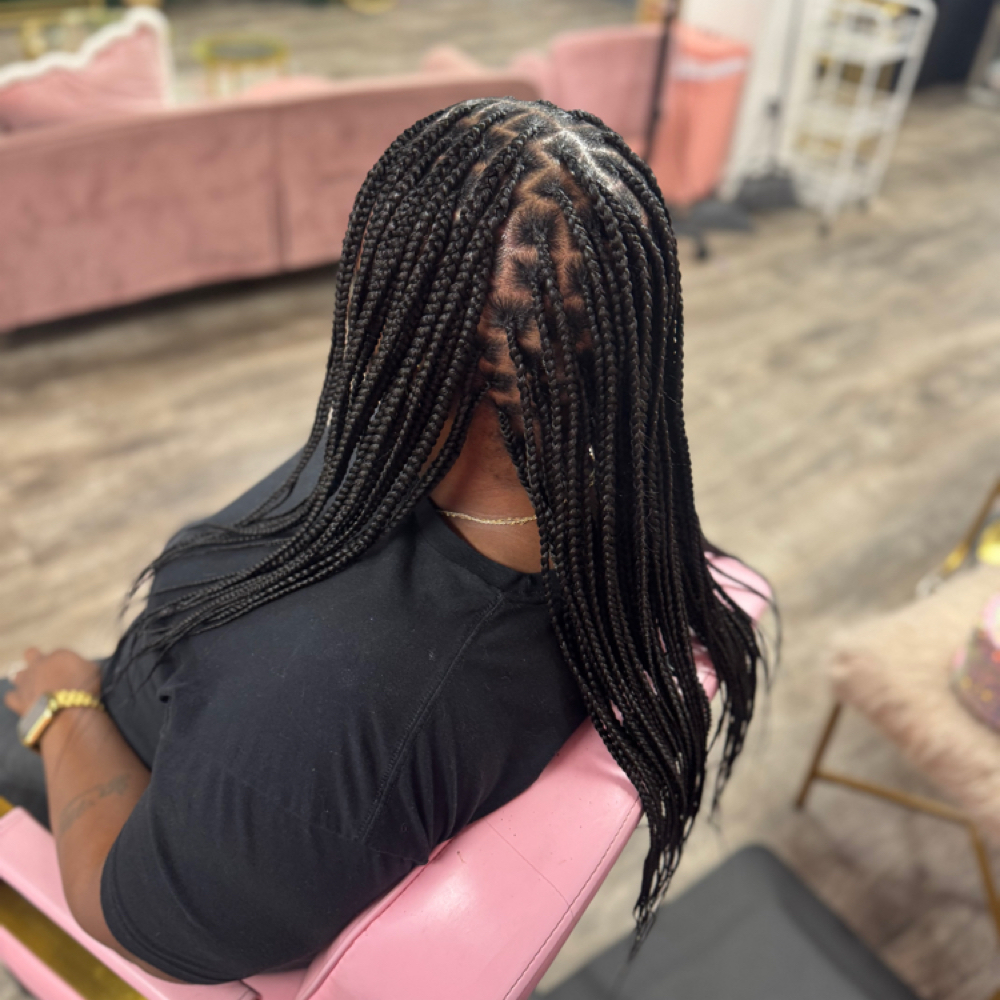 Smedium Knotless at Dee Did’em in Kinston, NC