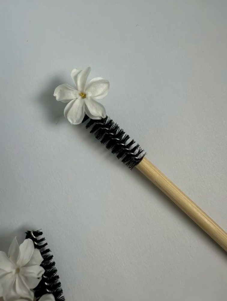 Brow Shaping + Upper Lip