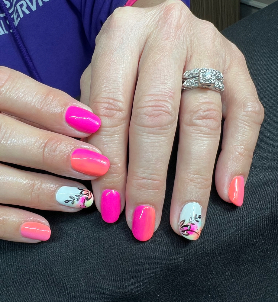 2 Design Nails (both hands)