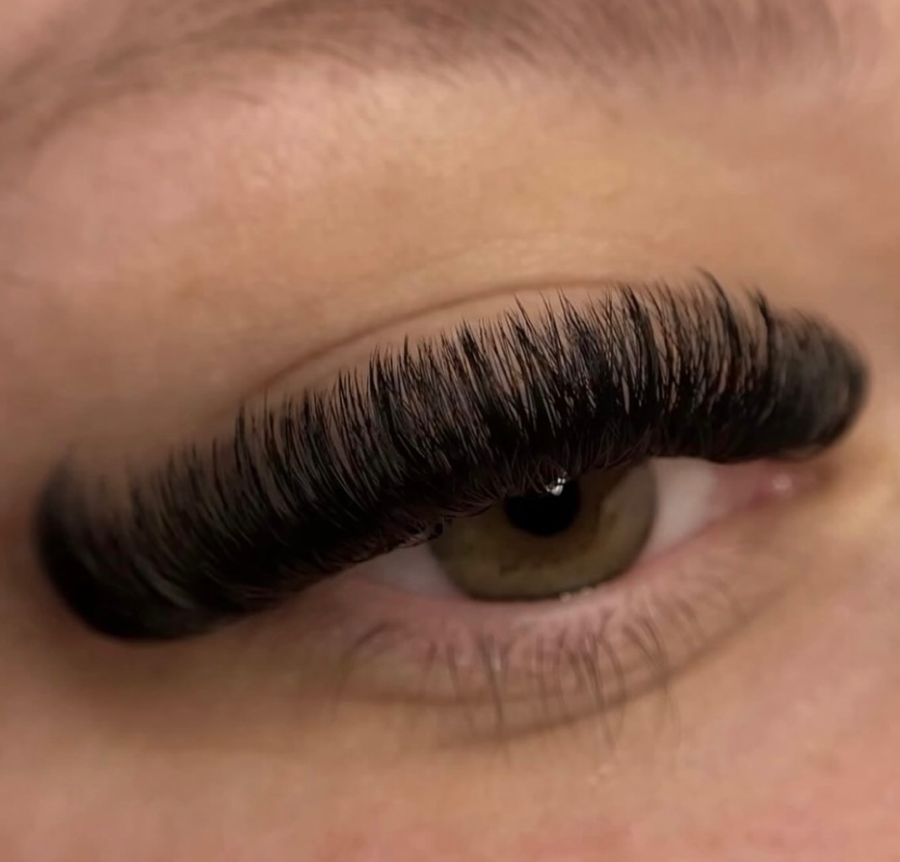 Full Volume Lash Extensions