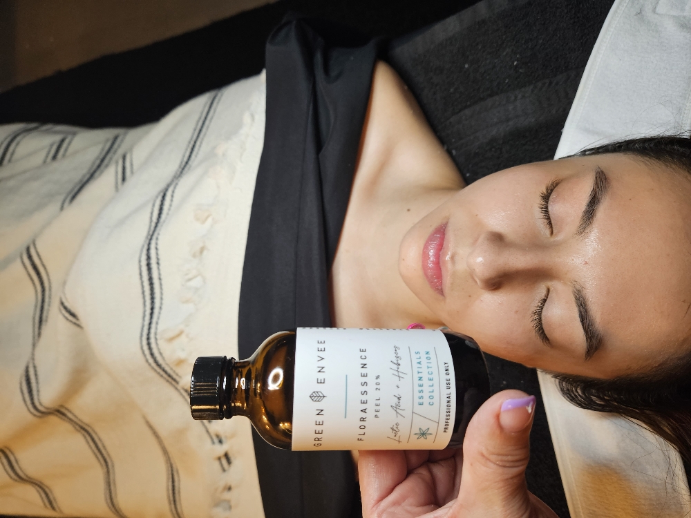 Facial & Latic Acid Hibiscus Peel